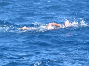 Michelle Simmons swimming Maui Channel